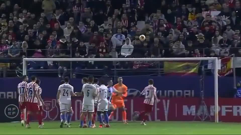 NBA勇士与篮网展开季后赛激烈对决