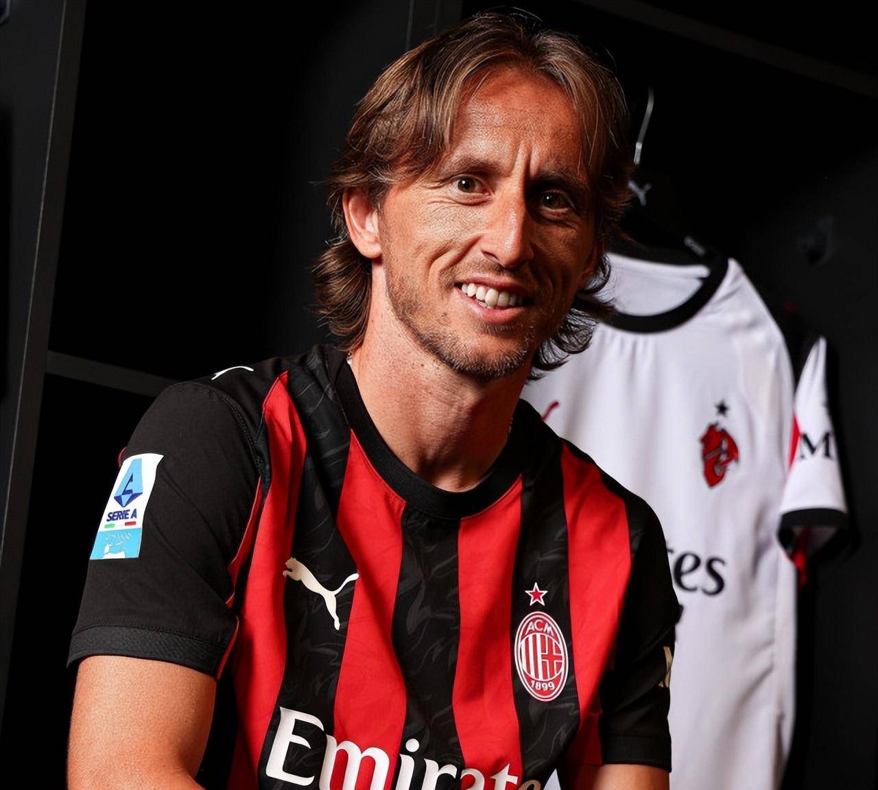 记者：乌尔赖希预计将在赛季结束后退役，留在拜仁任职