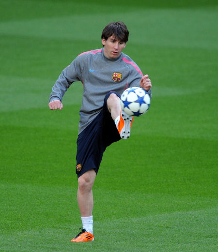 广东挺进8强，徐杰飙7记三分砍23分，杜锋战术奏效，下轮迎战卫冕冠军