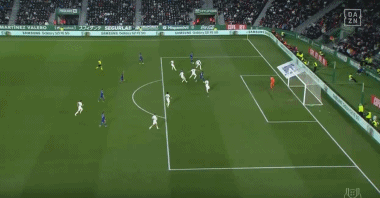 世体：梅西亲签的新秀球星卡被拍卖行估值35000欧元