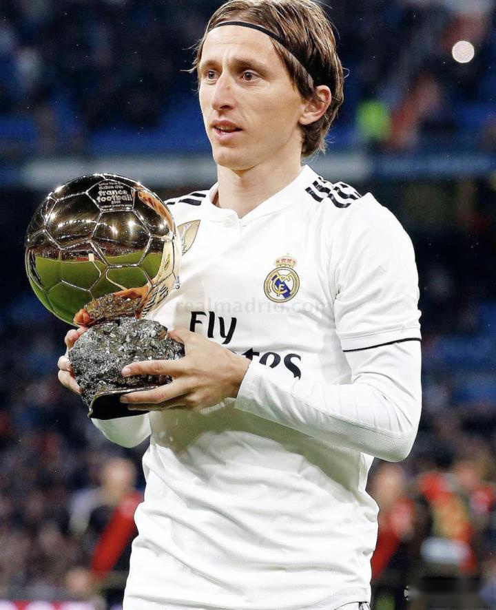 日媒：日本国门铃木彩艳预计13日在日本接受手指骨折手术